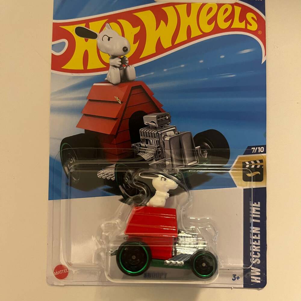 Hot Wheels Peanuts Snoopy Dog House HW Screen Time 50th Anniversary